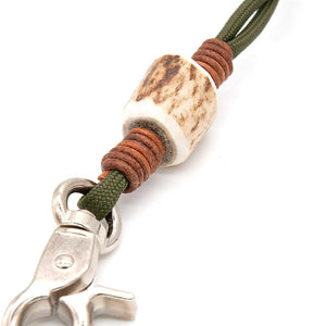 Pfeifenband aus Paracord mit Hirschhorn und Karabiner, verstellbar von 29 cm bis 49 cm.