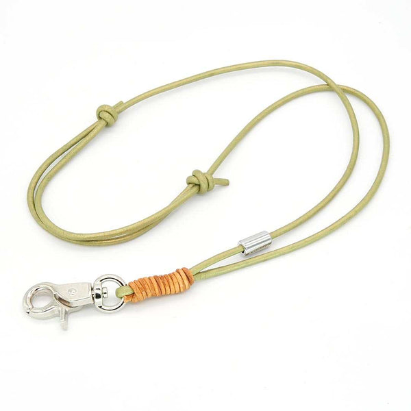 Elegantes verstellbares Pfeifenband aus hochwertigem Kuhleder mit Karabiner.