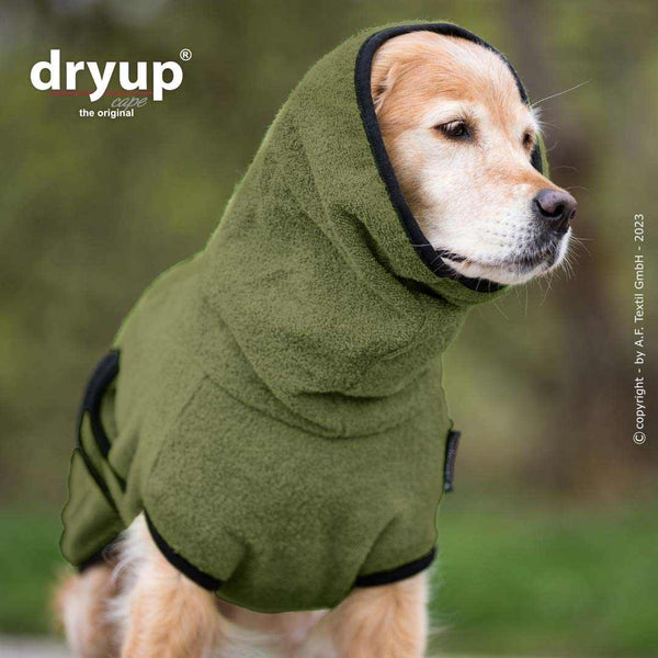 Grüner DRYUP Cape Bademantel für Hunde aus 100% Baumwoll-Frottee – ideal nach Regen, Schwimmen und Matsch