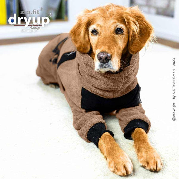 DRYUP BODY® Coffee Hundebademantel mit Rollkragen – trocknet Ohren & Hals deines Hundes für extra Schutz