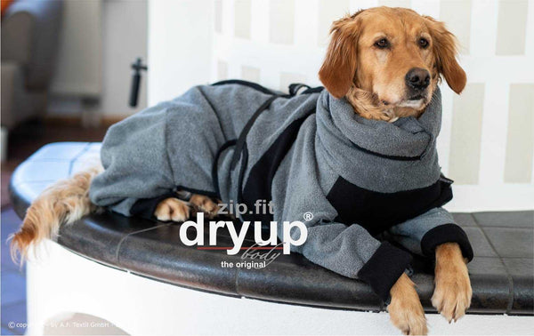 DRYUP BODY® Grau Hundebademantel mit Rollkragen – trocknet Ohren & Hals deines Hundes für extra Schutz