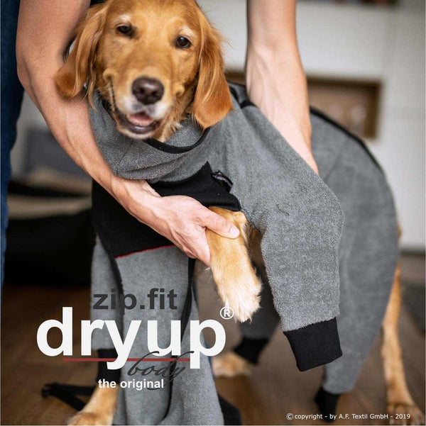 DRYUP BODY® Grau – Hundebademantel mit Beinen aus Baumwoll-Frottee, ideal für nasse Tage