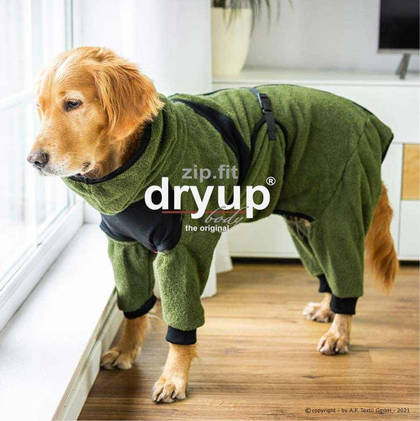 DRYUP BODY® Grün – Hundebademantel mit Beinen aus Baumwoll-Frottee, ideal für nasse Tage