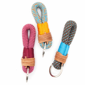 Schlüsselanhänger "Little" in individueller Farbkombination aus Tau und Garn.